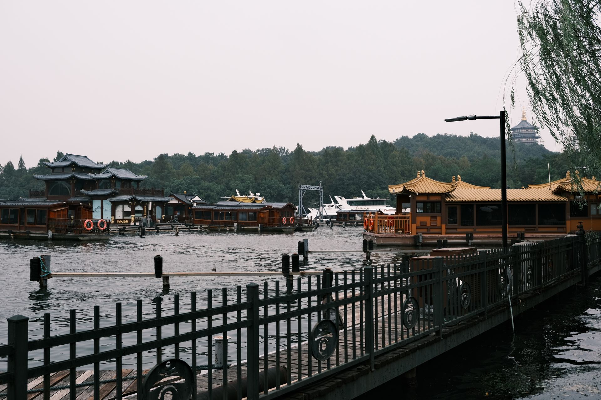 West Lake：If West Lake were a beauty